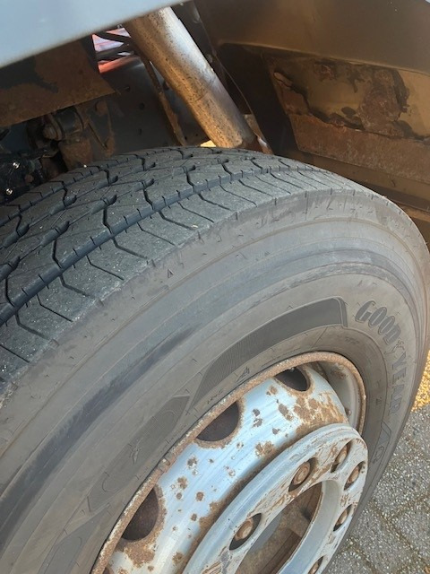 Camión multibasculante MERCEDES-BENZ SK 1831