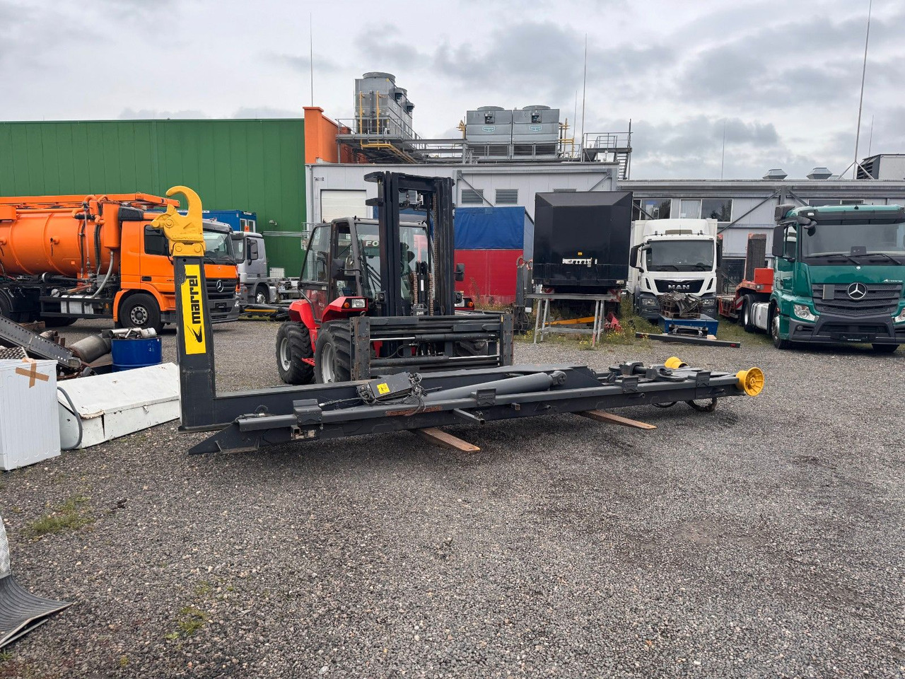 Camión multibasculante Marell Abrollkipperaufbau 3 Achser