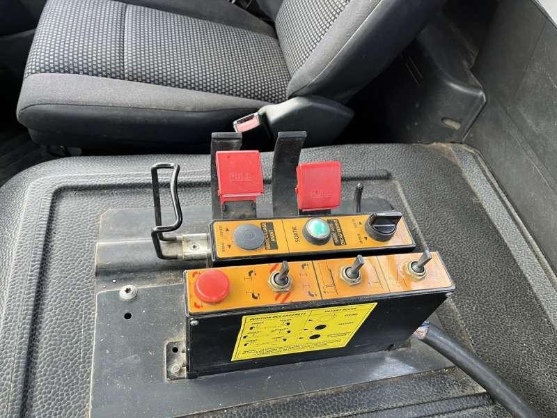 Camión multibasculante Mercedes AXOR 1833