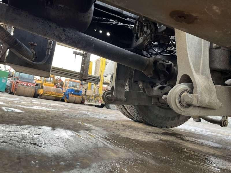 Camión multibasculante Mercedes AXOR 1833