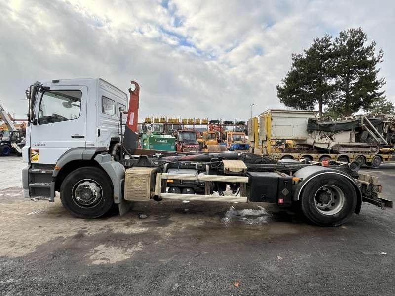 Camión multibasculante Mercedes AXOR 1833