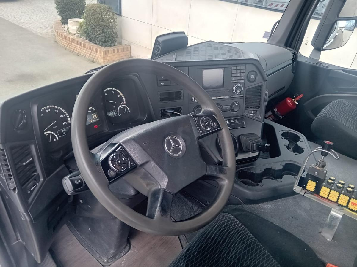 Camión multibasculante Mercedes Antos 2643