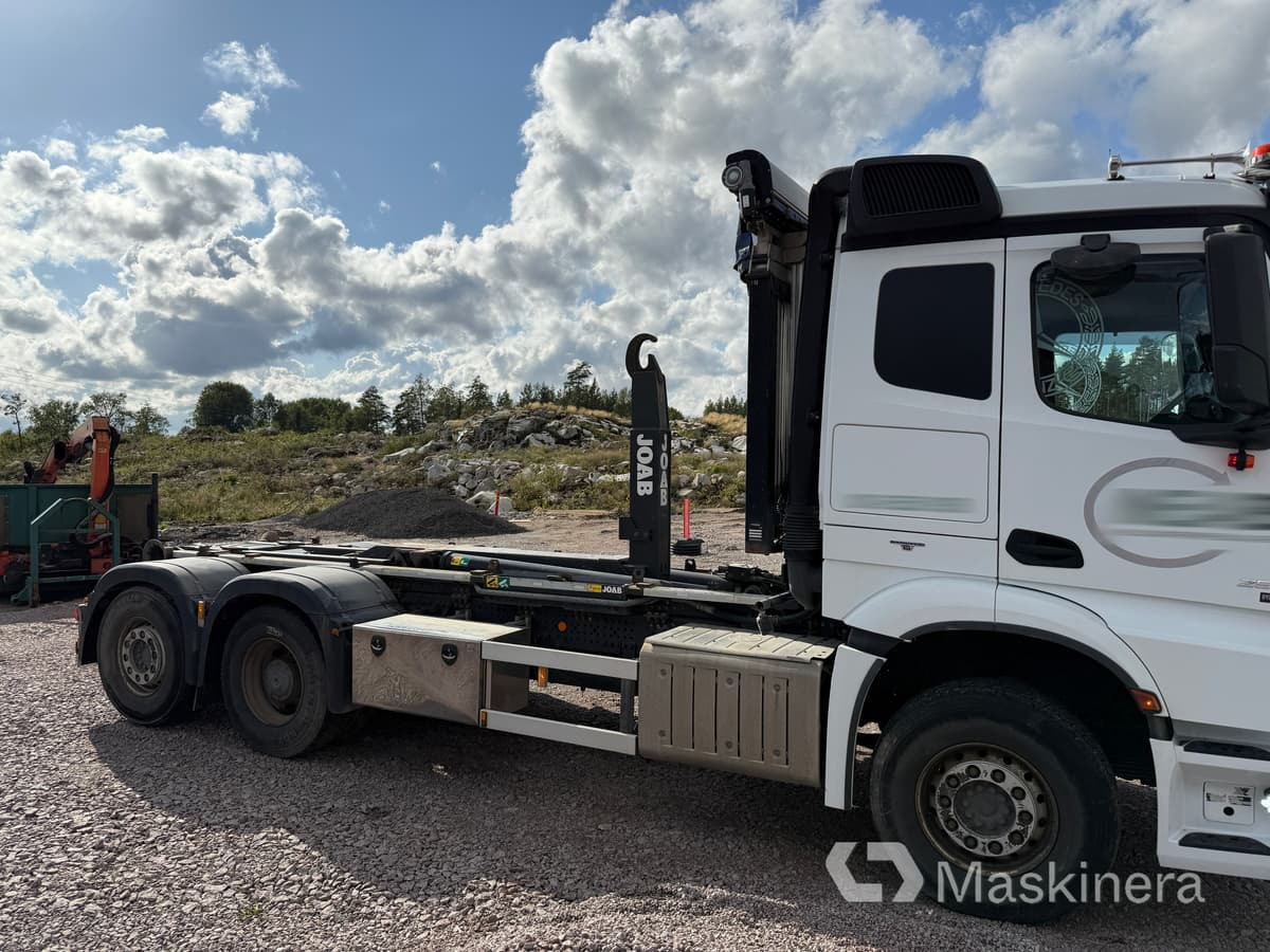 Camión multibasculante Mercedes Arocs 2551 Tandem Lastväxlare Mercedes Arocs 2551