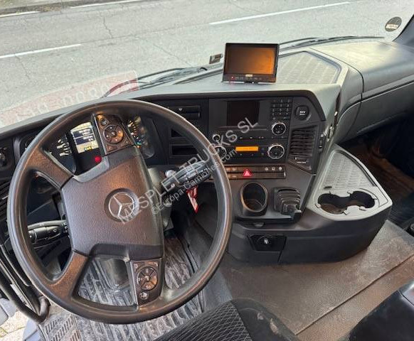 Camión multibasculante Mercedes Arocs 2643