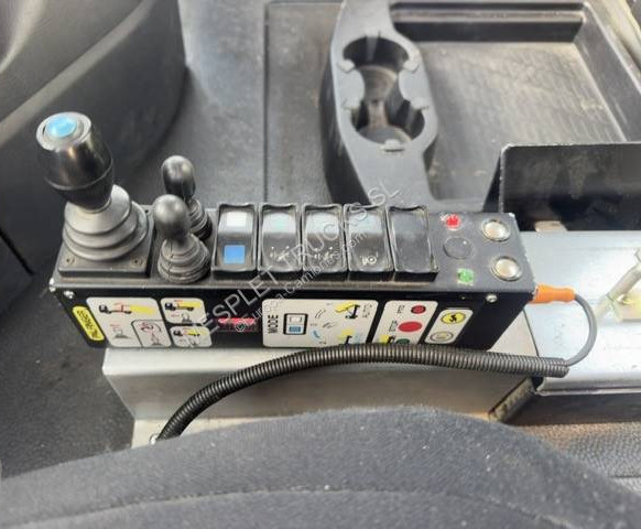 Camión multibasculante Mercedes Arocs 2645 K