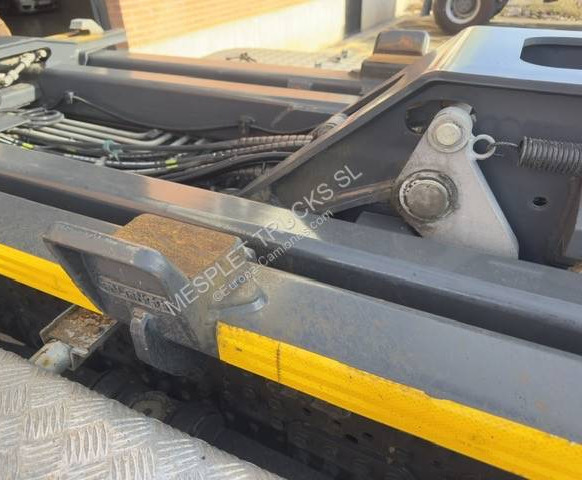 Camión multibasculante Mercedes Arocs 2645 K