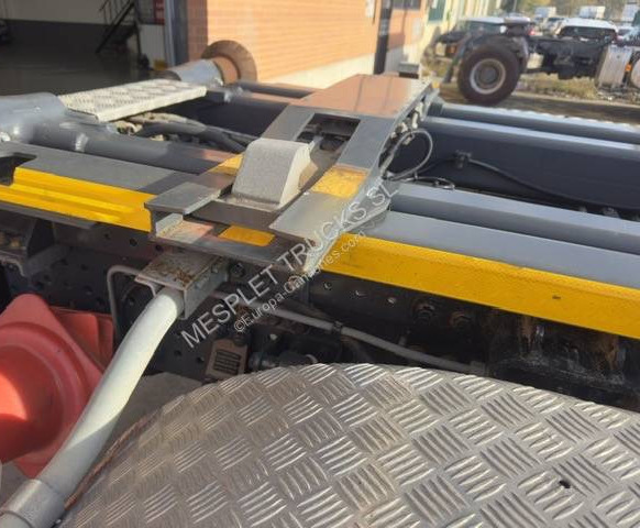 Camión multibasculante Mercedes Arocs 2645 K