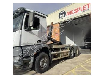 Camión multibasculante Mercedes Arocs 2845