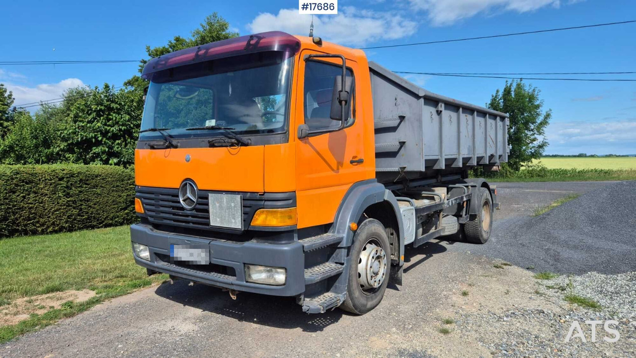 Camión multibasculante Mercedes-Benz 1828 hooklift (1999) two containers