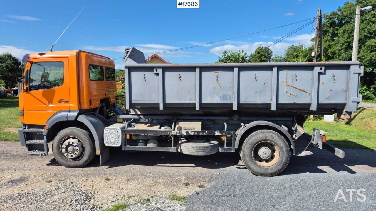 Camión multibasculante Mercedes-Benz 1828 hooklift (1999) two containers