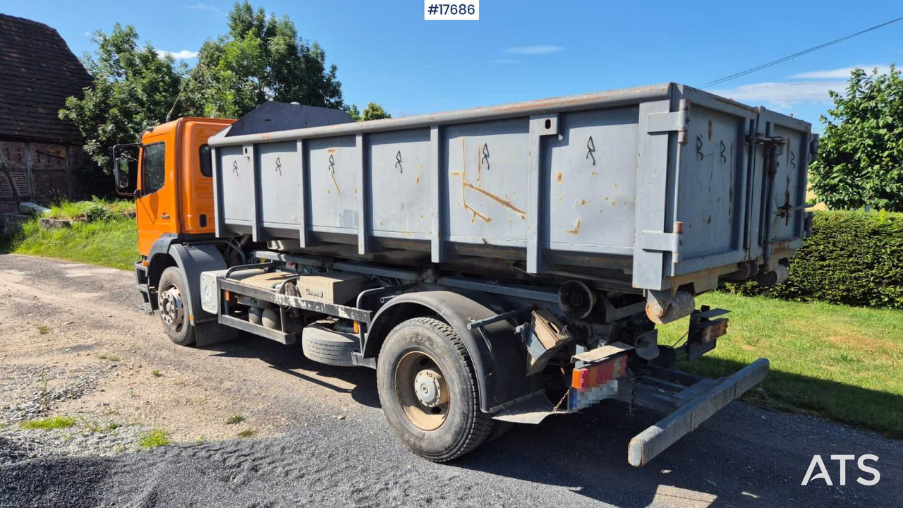 Camión multibasculante Mercedes-Benz 1828 hooklift (1999) two containers