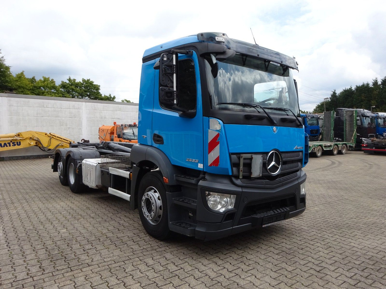 Camión multibasculante Mercedes-Benz 2533 Antos MULTILIFT Abroller 6x2