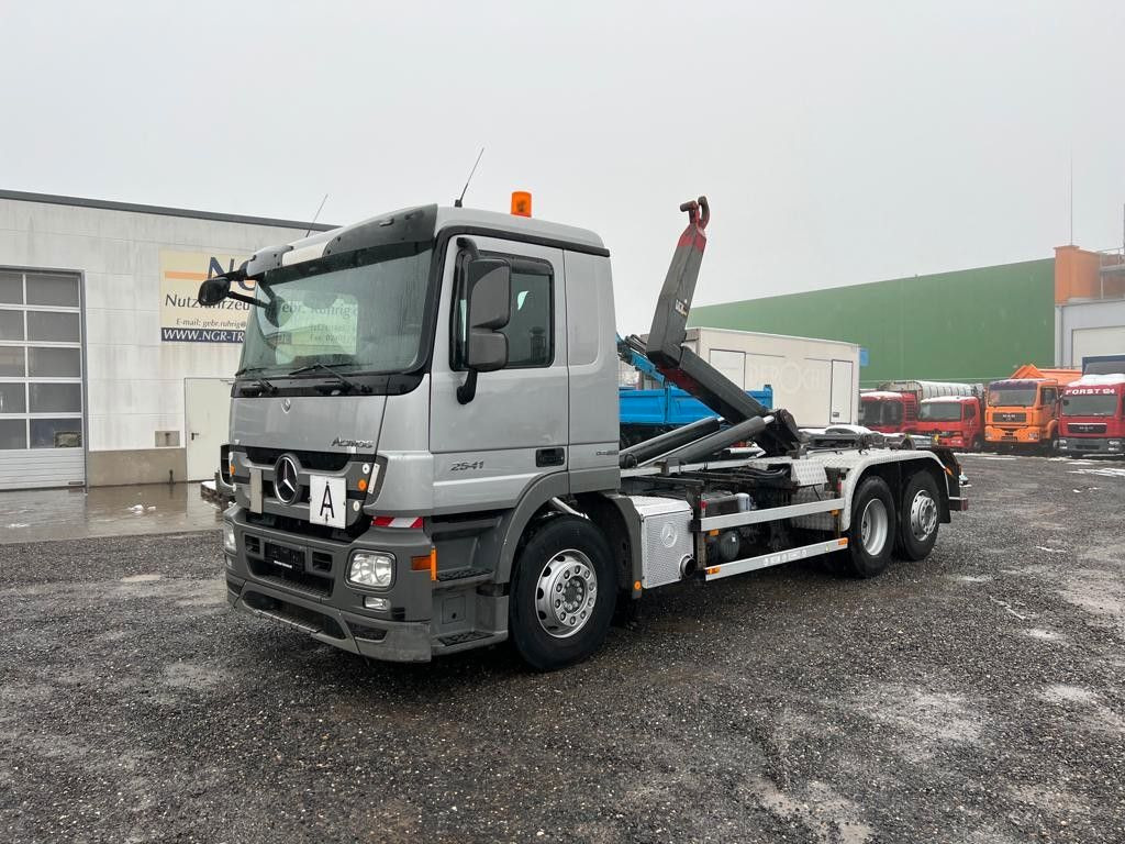 Camión multibasculante Mercedes-Benz 2541 6X2 VDL Abroller mit Hydr. Verriegelung