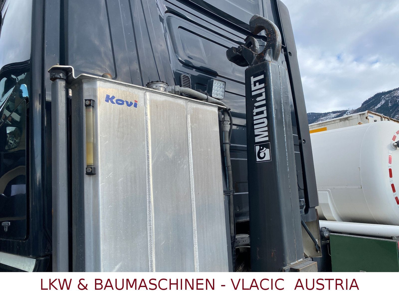 Camión multibasculante Mercedes-Benz 2563