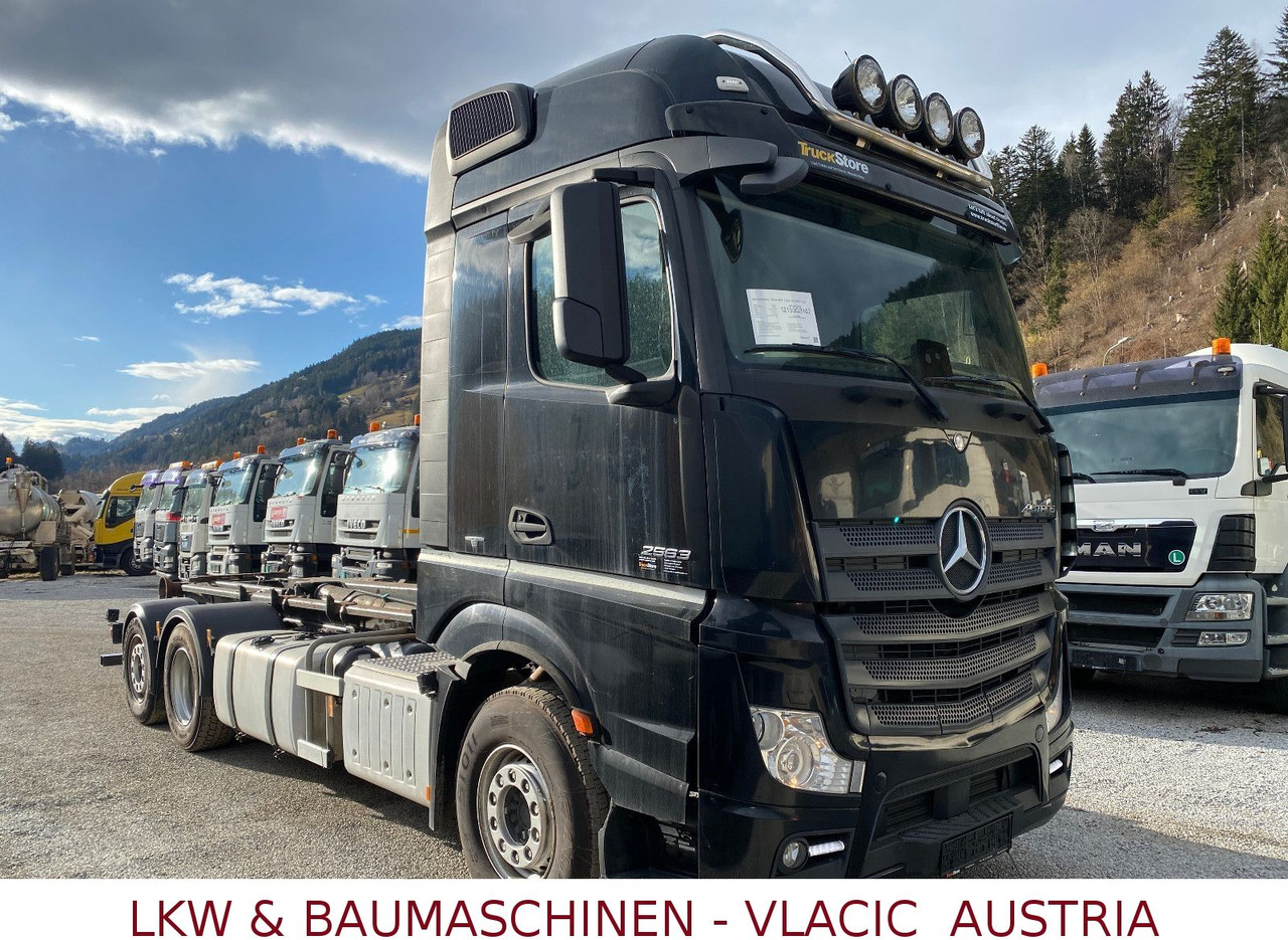 Camión multibasculante Mercedes-Benz 2563