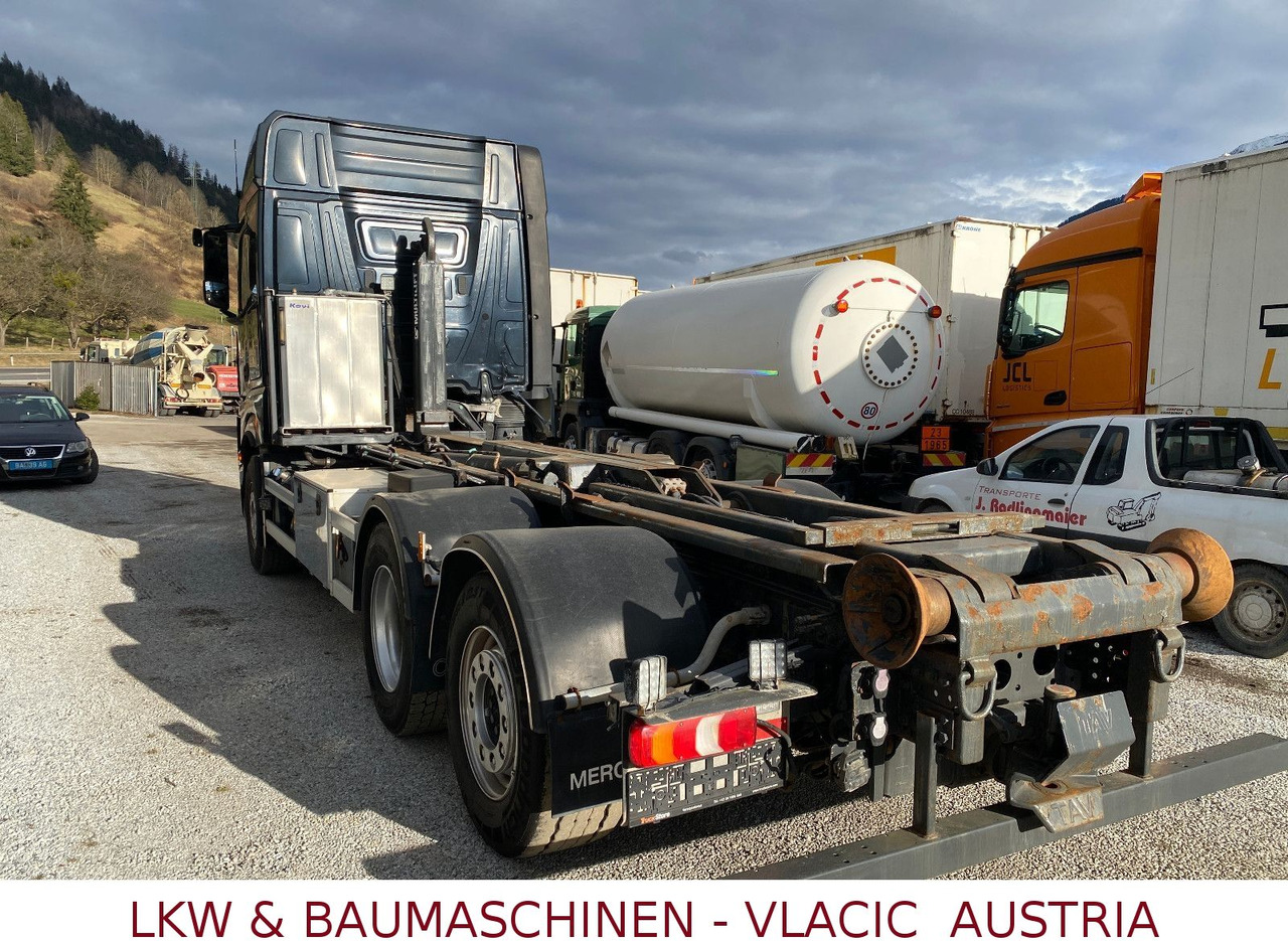 Camión multibasculante Mercedes-Benz 2563
