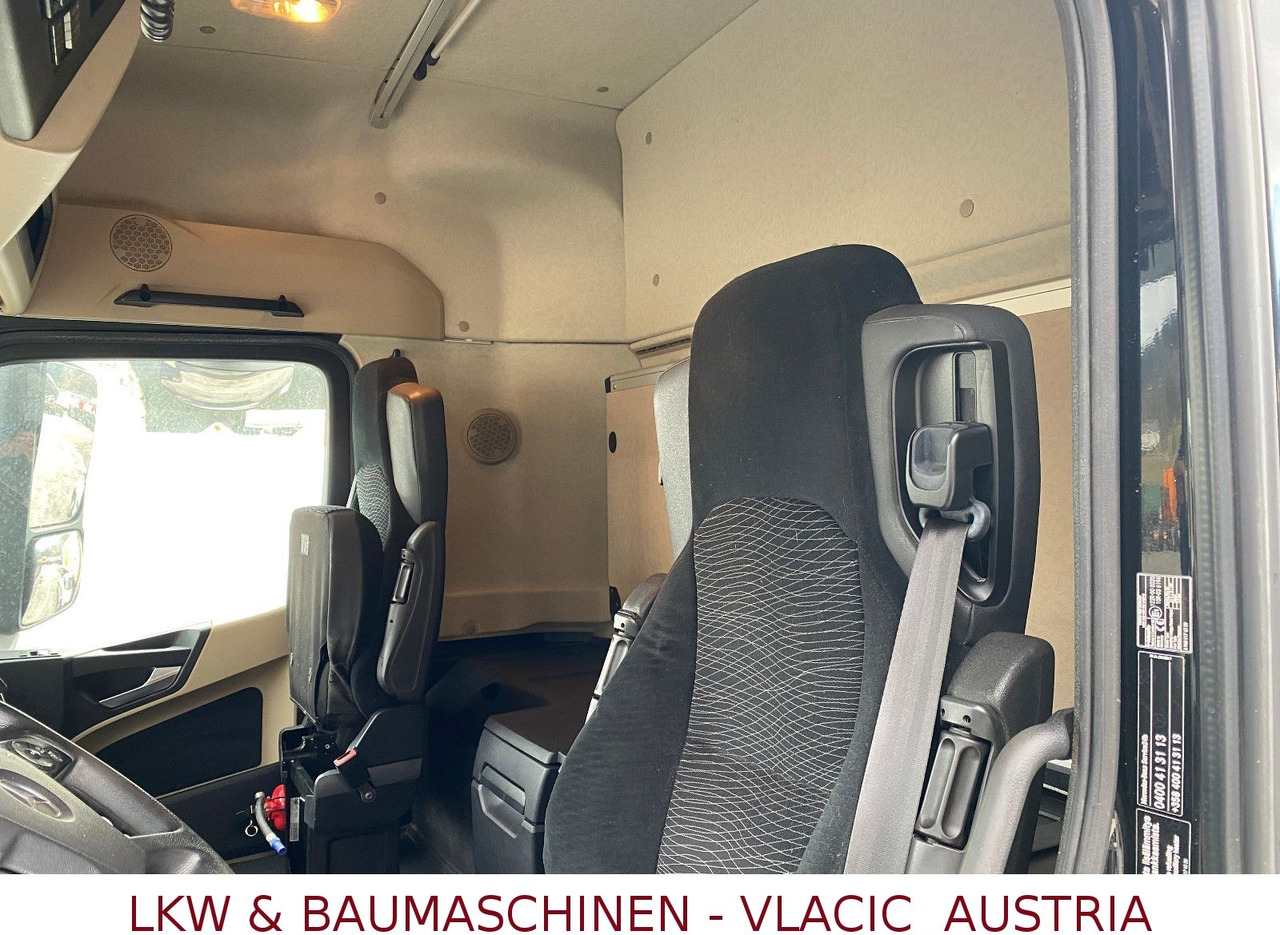 Camión multibasculante Mercedes-Benz 2563