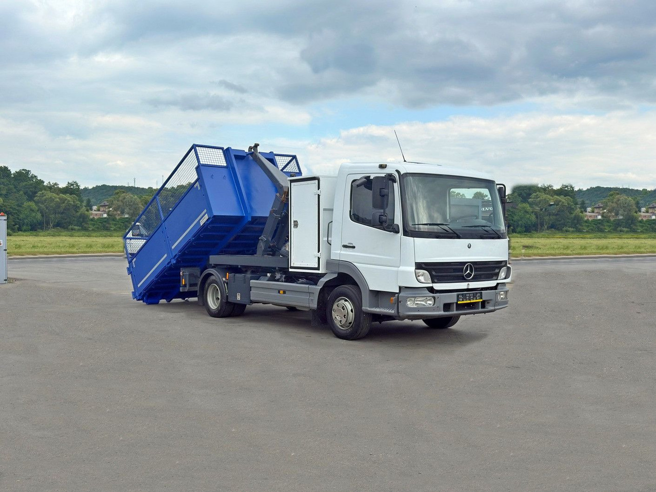Camión multibasculante Mercedes-Benz 815 * Abrollkipper  + CONTAINER 3,68 m * TOP