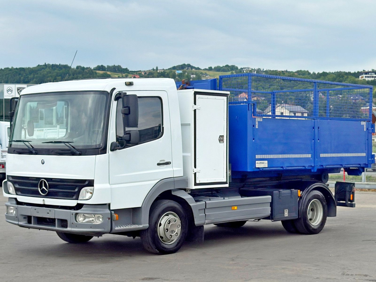 Camión multibasculante Mercedes-Benz 815 * Abrollkipper  + CONTAINER 3,68 m * TOP