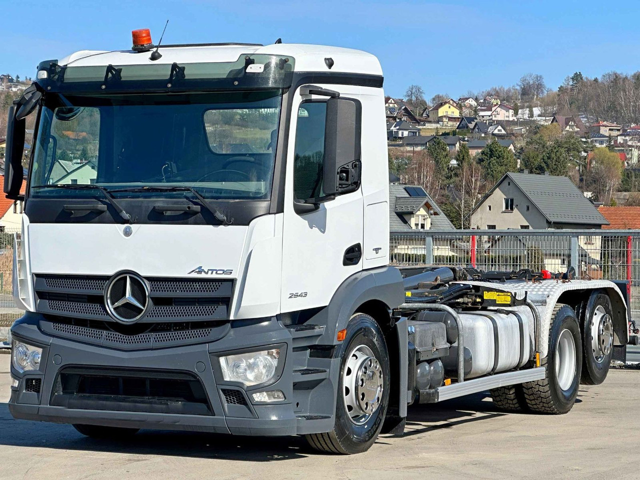 Camión multibasculante Mercedes-Benz ANTOS 2543 Abrollkipper * Top Zustand!