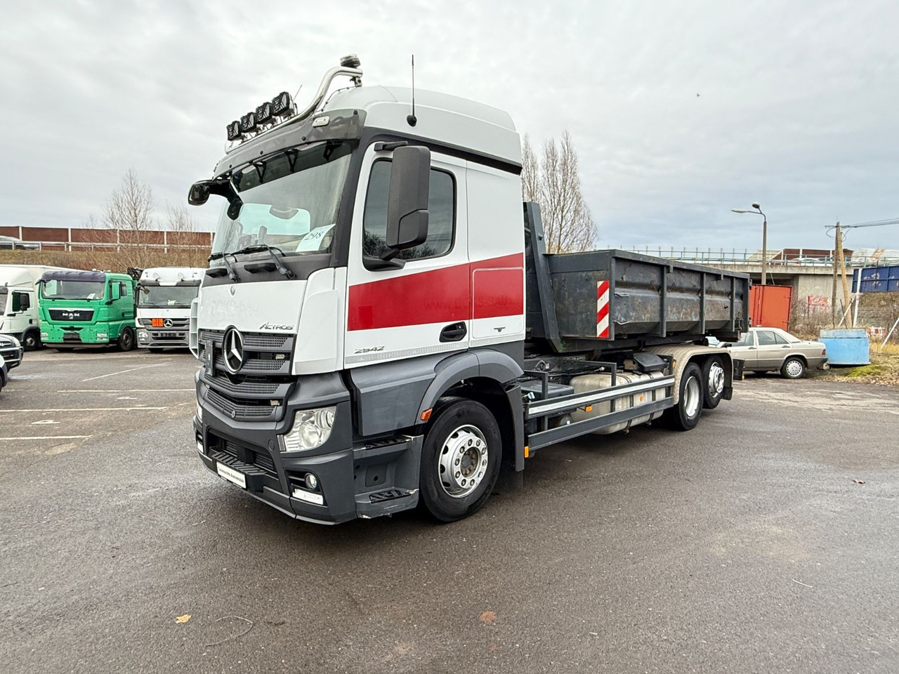 Camión multibasculante Mercedes-Benz Actros 2542 Abrollkipper mit Container