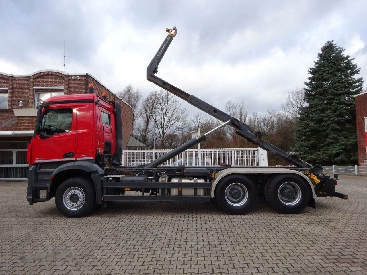 Camión multibasculante Mercedes-Benz Arocs 2645 Hook lift truck 6x4