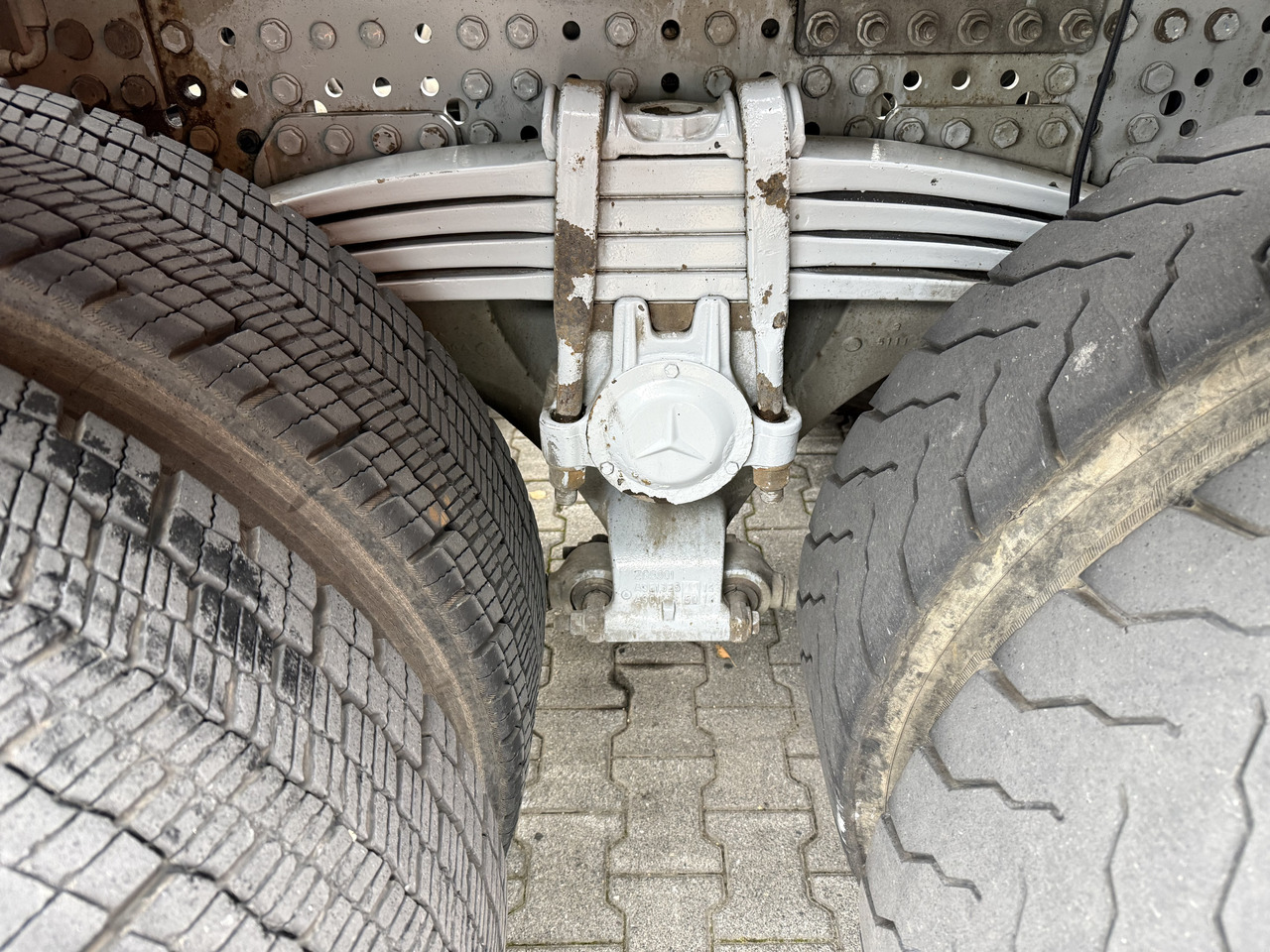 Camión multibasculante Mercedes-Benz Arocs 3245 K 8X4 Haken