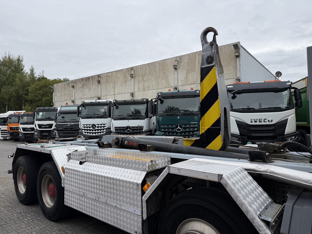 Camión multibasculante Mercedes-Benz Arocs 3245 K 8X4 Haken