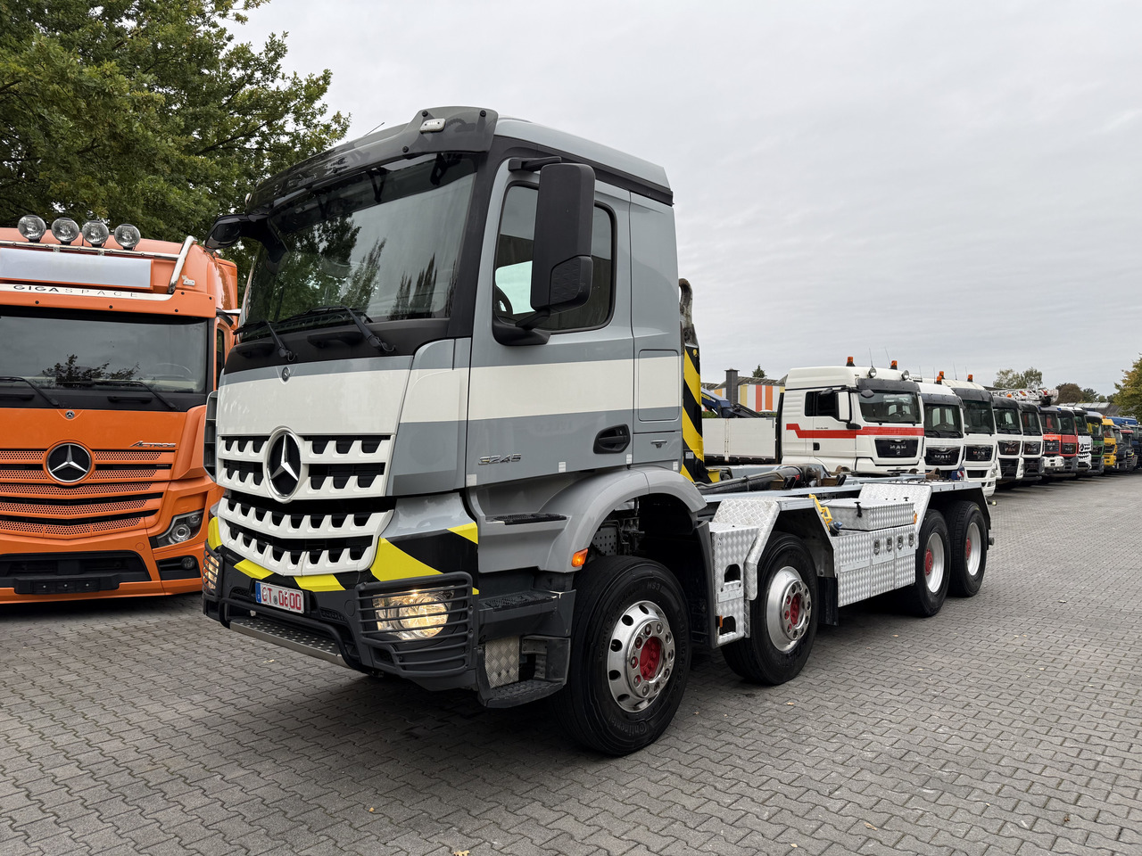 Camión multibasculante Mercedes-Benz Arocs 3245 K 8X4 Haken
