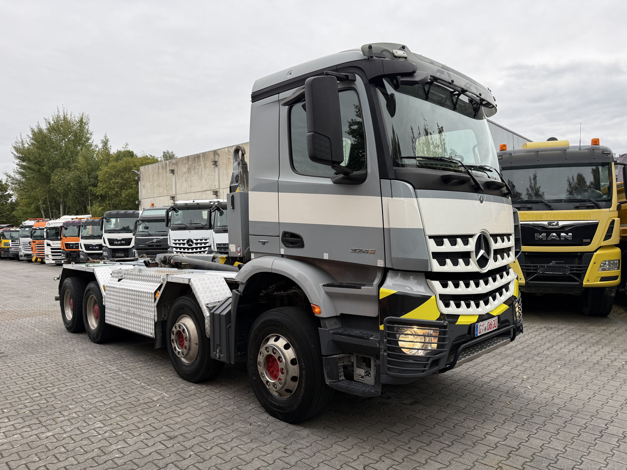 Camión multibasculante Mercedes-Benz Arocs 3245 K 8X4 Haken