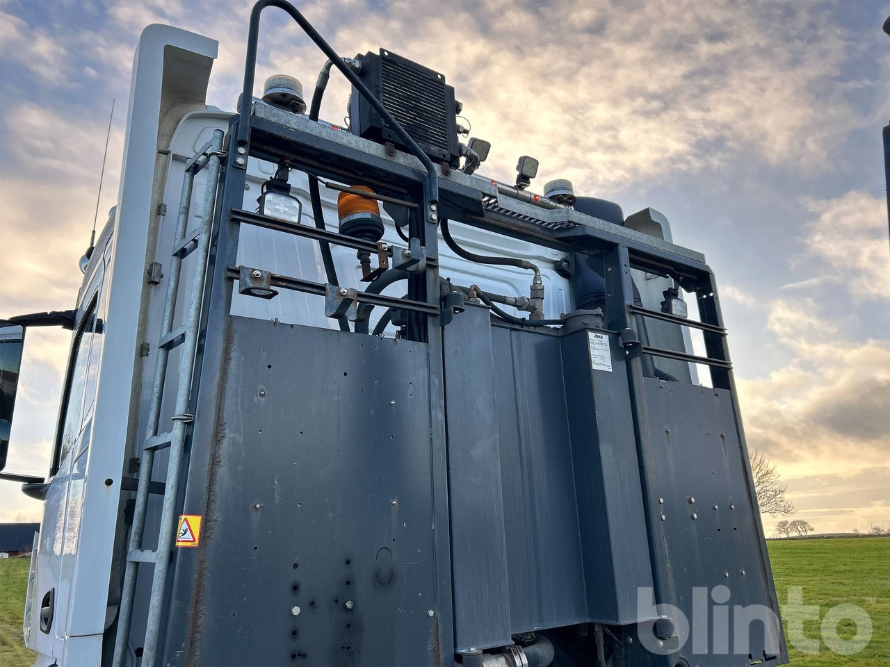 Camión multibasculante Mercedes-Benz Arocs 3251LK 8x4 - JOAB L24