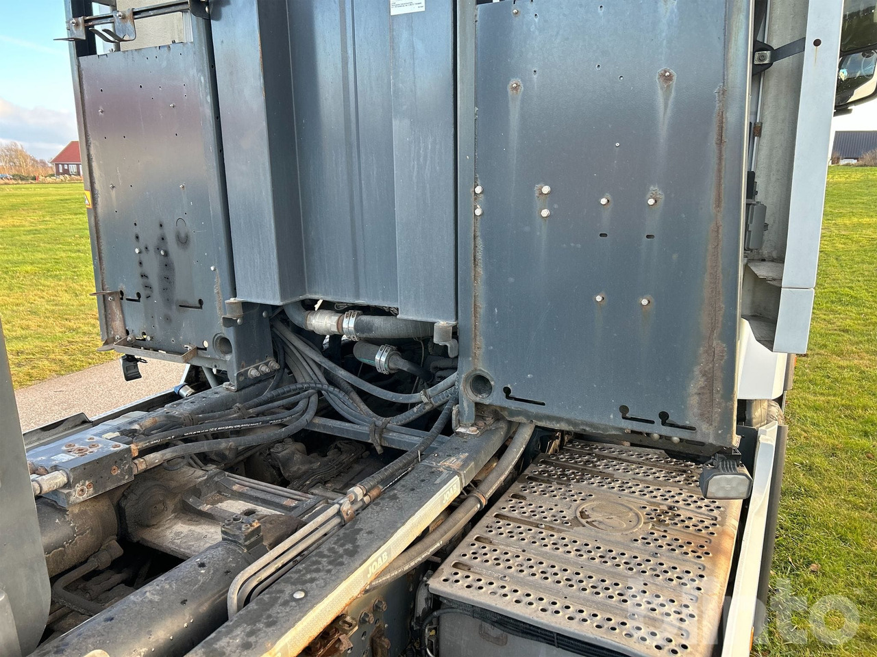 Camión multibasculante Mercedes-Benz Arocs 3251LK 8x4 - JOAB L24