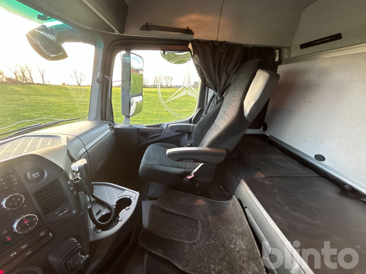 Camión multibasculante Mercedes-Benz Arocs 3251LK 8x4 - JOAB L24