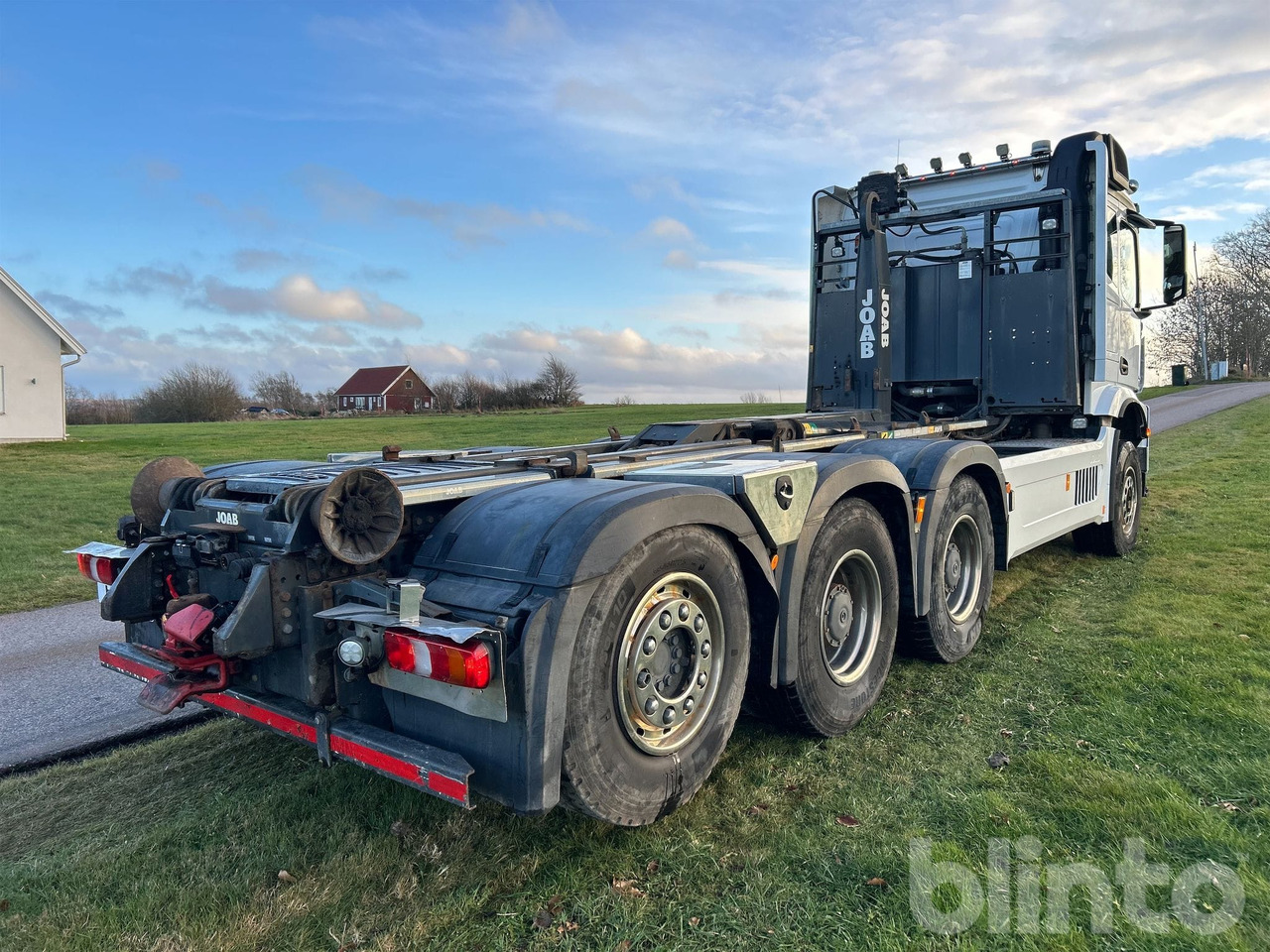 Camión multibasculante Mercedes-Benz Arocs 3251LK 8x4 - JOAB L24