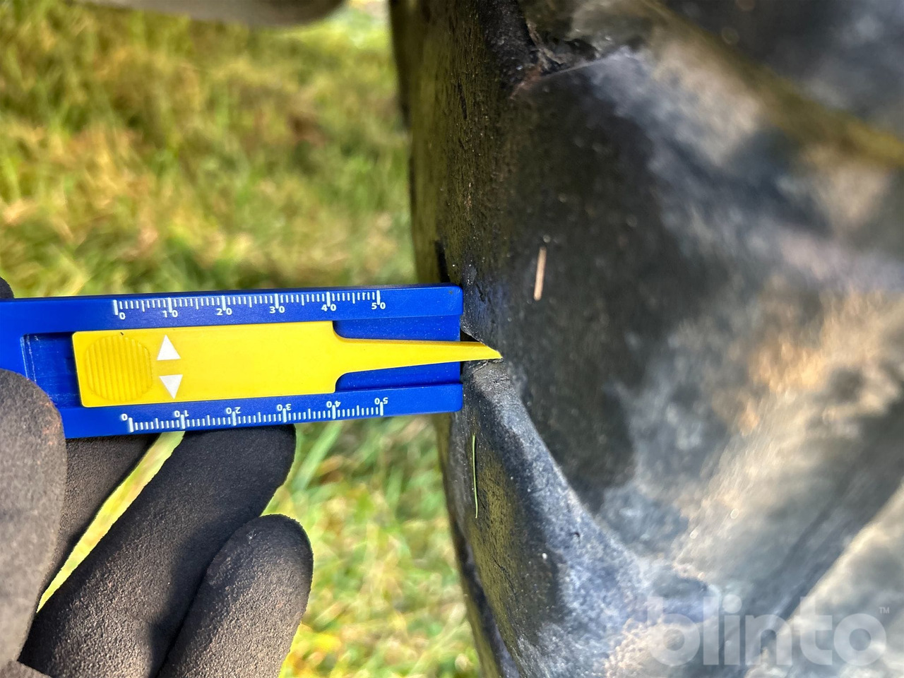 Camión multibasculante Mercedes-Benz Arocs 3251LK 8x4 - JOAB L24