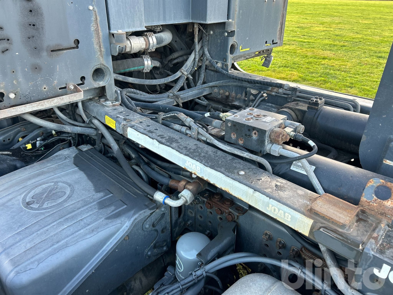 Camión multibasculante Mercedes-Benz Arocs 3251LK 8x4 - JOAB L24