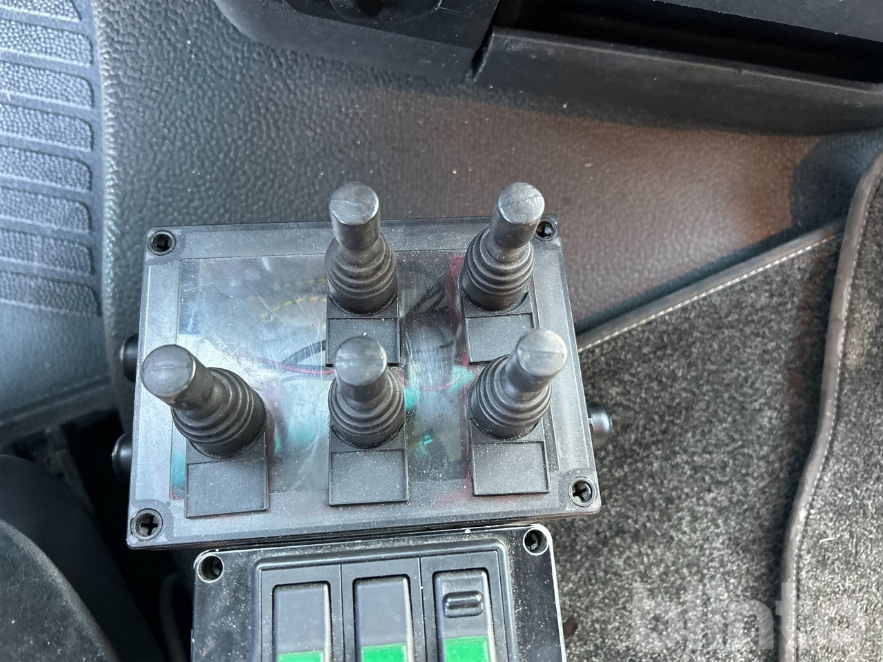 Camión multibasculante Mercedes-Benz Arocs 3251LK 8x4 - JOAB L24