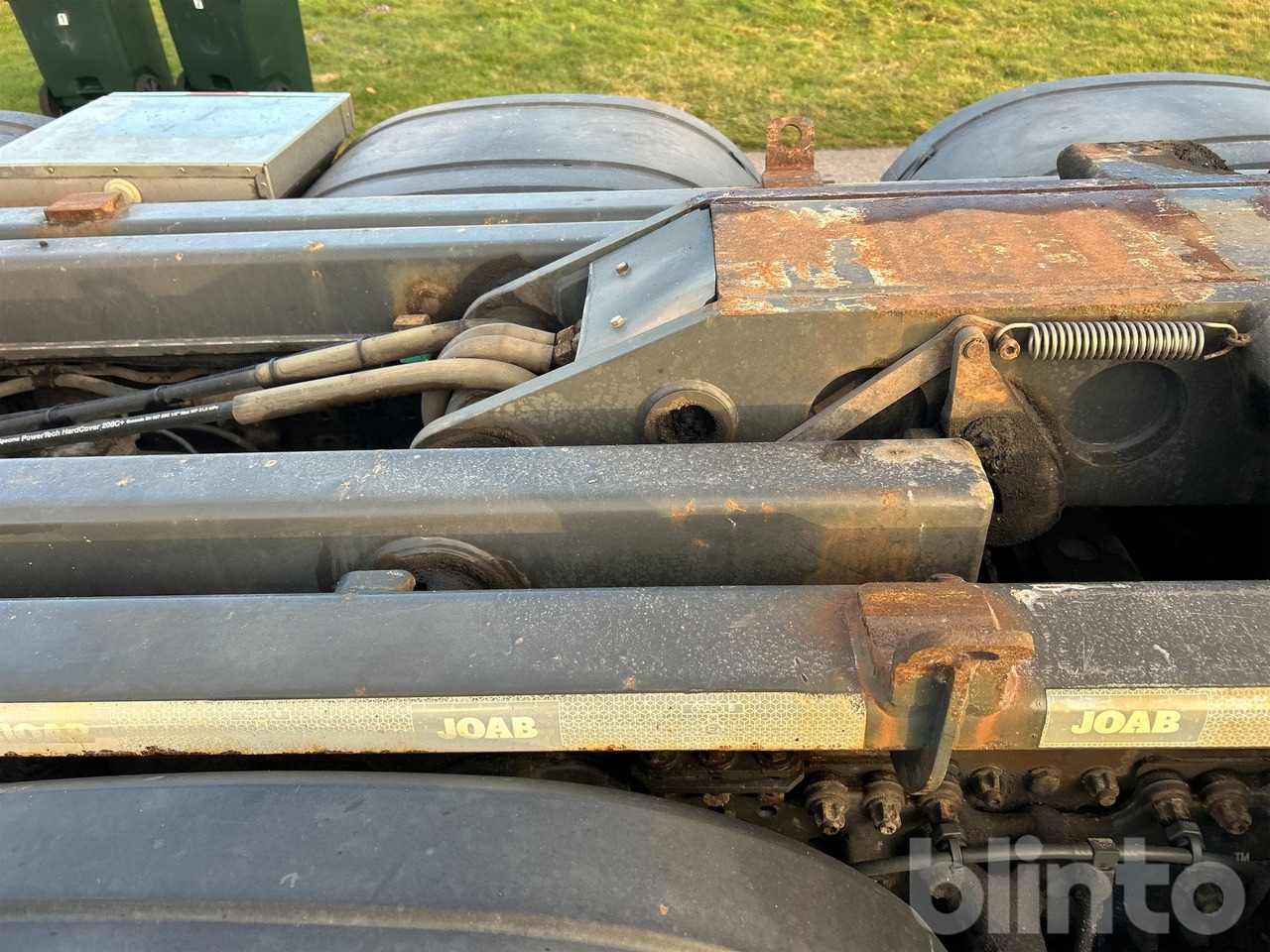 Camión multibasculante Mercedes-Benz Arocs 3251LK 8x4 - JOAB L24