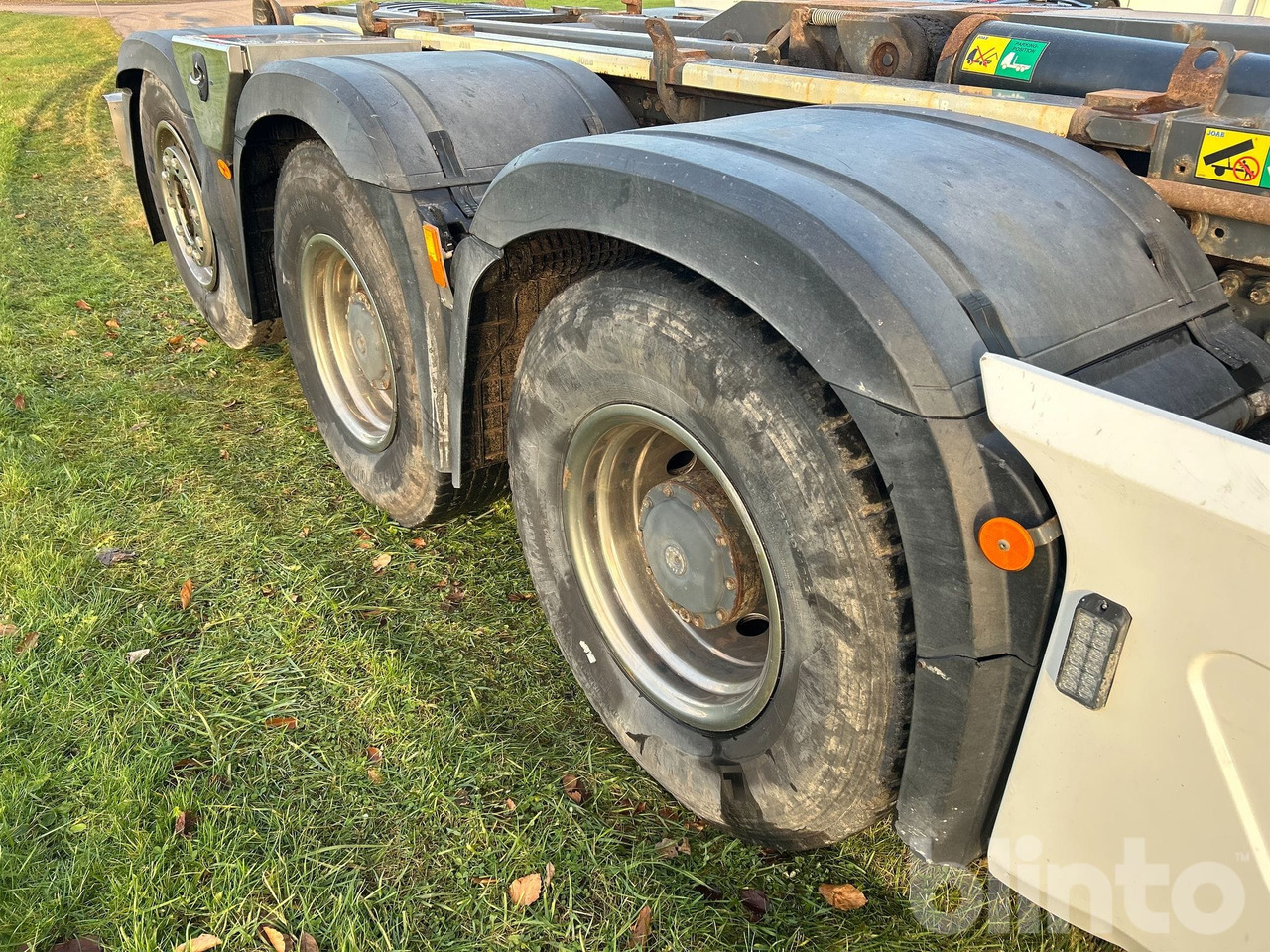 Camión multibasculante Mercedes-Benz Arocs 3251LK 8x4 - JOAB L24