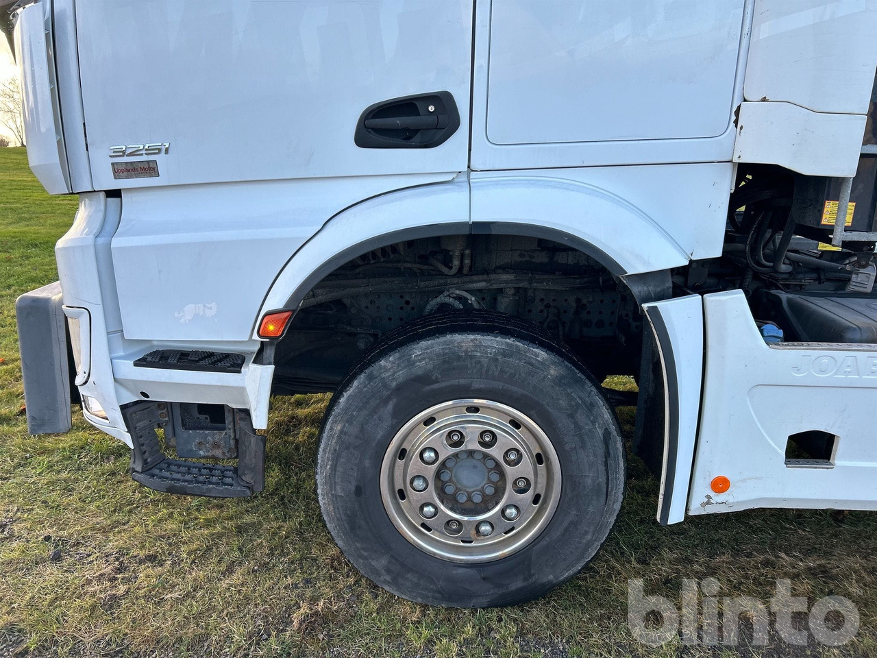 Camión multibasculante Mercedes-Benz Arocs 3251LK 8x4 - JOAB L24