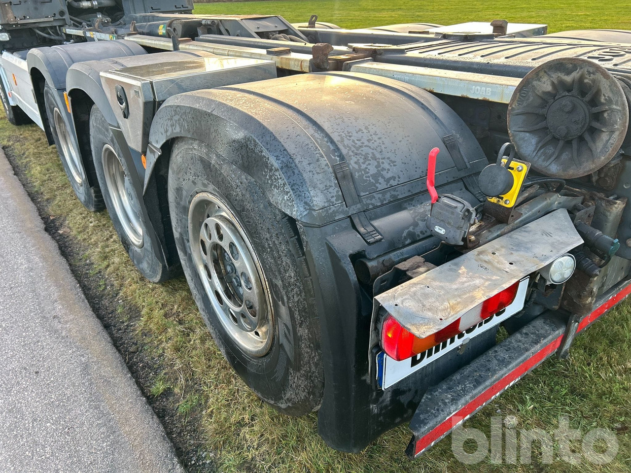 Camión multibasculante Mercedes-Benz Arocs 3251LK 8x4 - JOAB L24