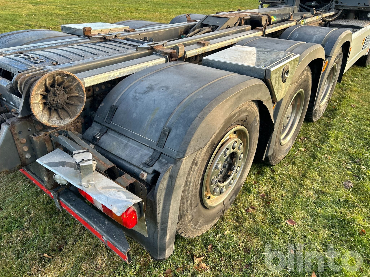 Camión multibasculante Mercedes-Benz Arocs 3251LK 8x4 - JOAB L24