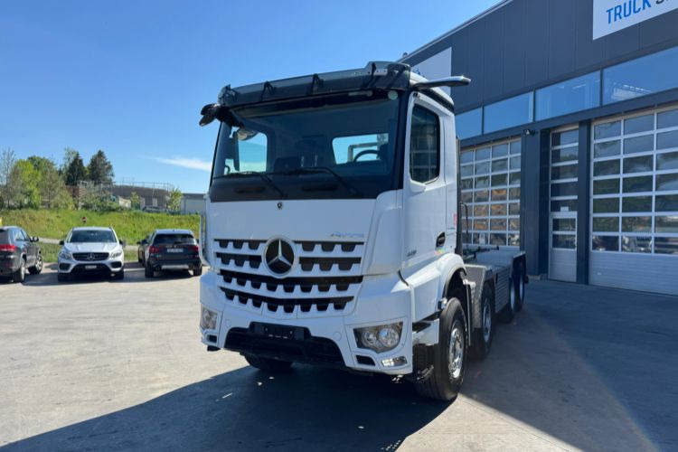 Camión multibasculante Mercedes-Benz Arocs 3251 8x4