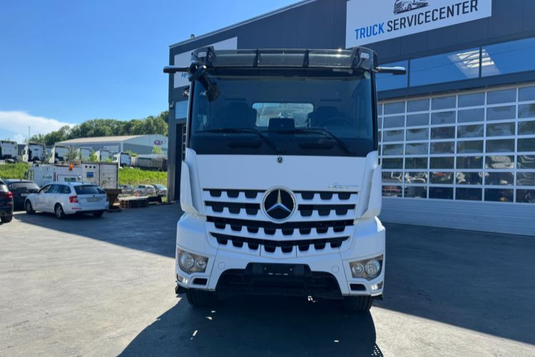 Camión multibasculante Mercedes-Benz Arocs 3251 8x4