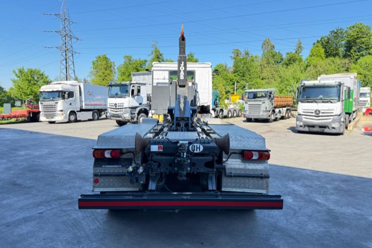 Camión multibasculante Mercedes-Benz Arocs 3251 8x4