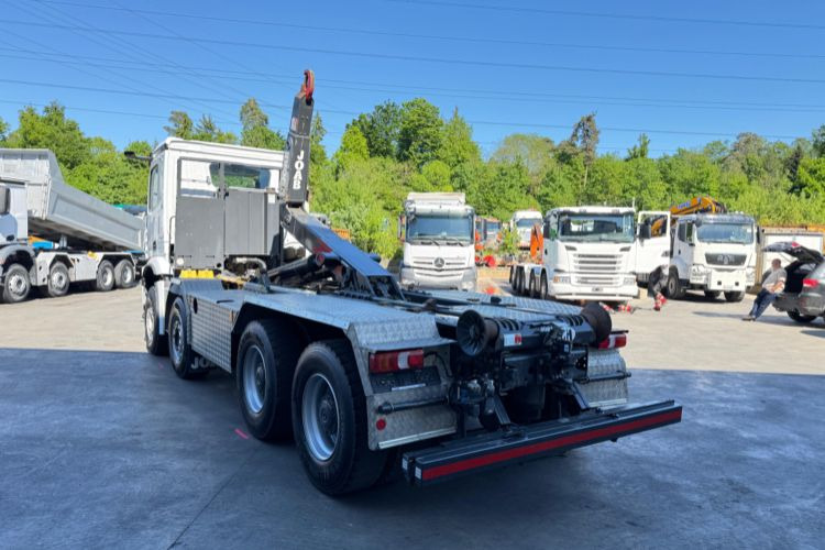 Camión multibasculante Mercedes-Benz Arocs 3251 8x4