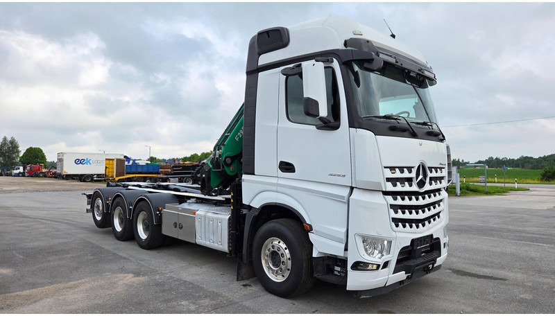 Camión multibasculante Mercedes-Benz Arocs 3253 8X4*4 Fassi F295