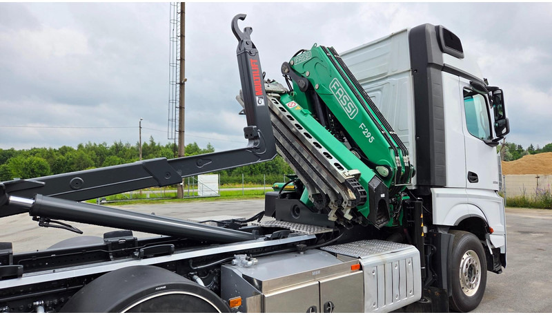 Camión multibasculante Mercedes-Benz Arocs 3253 8X4*4 Fassi F295