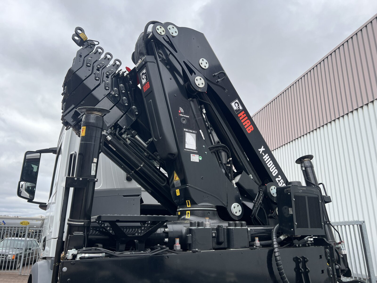 Camión multibasculante Mercedes-Benz Arocs 4142 B 8x4/4 Arocs 4142 B 8x4/4, Grounder, Funk