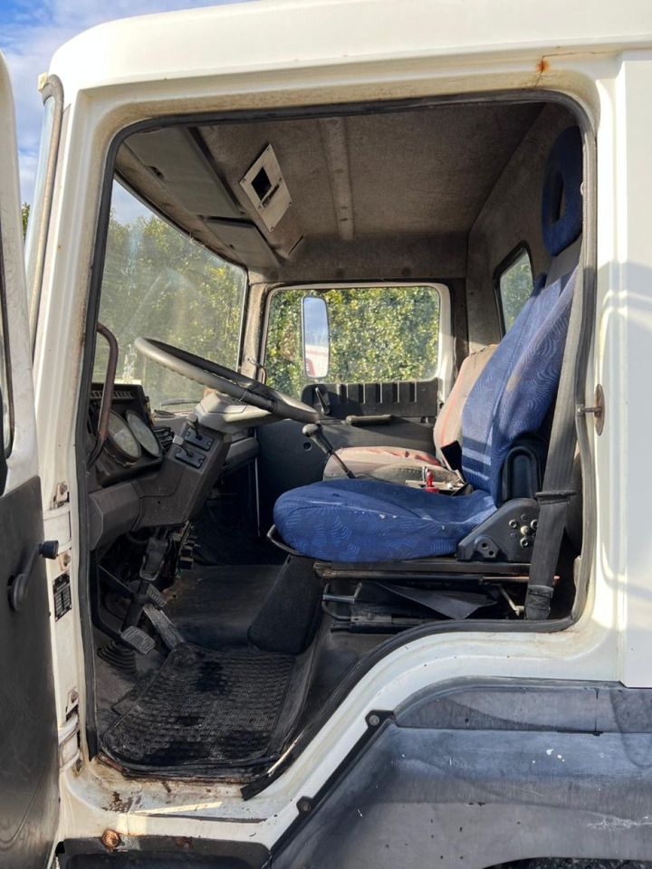 Camión multibasculante NISSAN 130/115 SCARRABILE